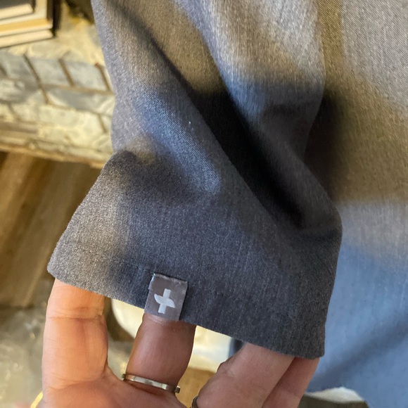 Women’s Figs Catarina Scrub Top. Graphite Gray technical collection L - Picture 4 of 7